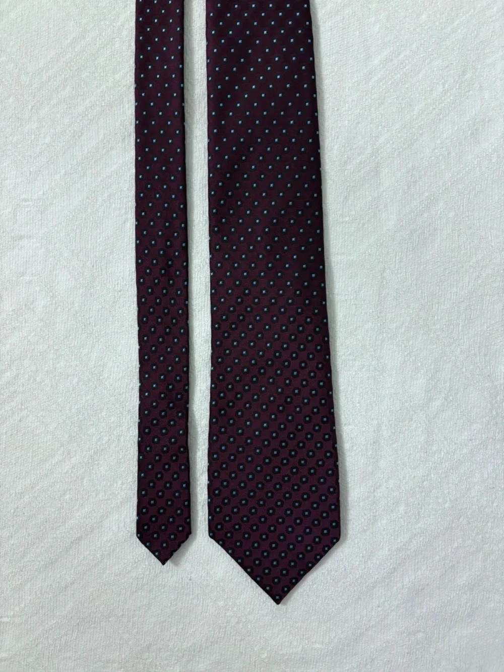 Calvin Klein Burgundy Silk Necktie Classic 3.5” Geometric Dotted Print Tie